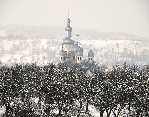 Zolotarovo, zima 2008-2009, pohled na pravoslavný kostel od Čumalova